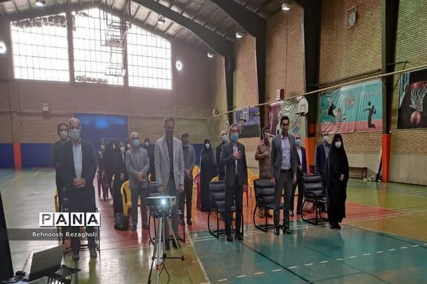 مراسم توزیع اقلام ورزشی به مدارس کم‌برخوردار در آموزش و پرورش منطقه 8