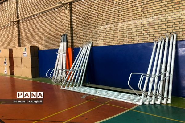 مراسم توزیع اقلام ورزشی به مدارس کم‌برخوردار در آموزش و پرورش منطقه 8