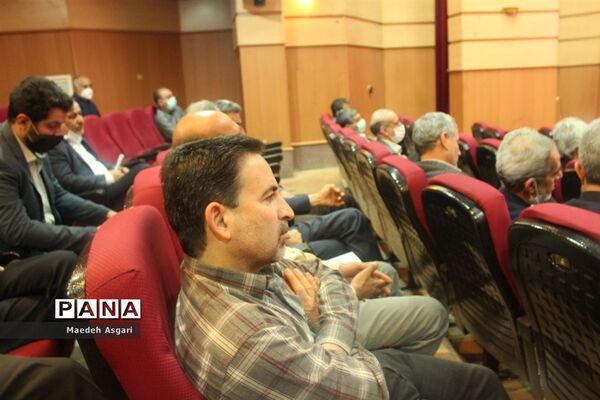 نشست هم‌اندیشی مدیران مدارس ناحیه یک قم