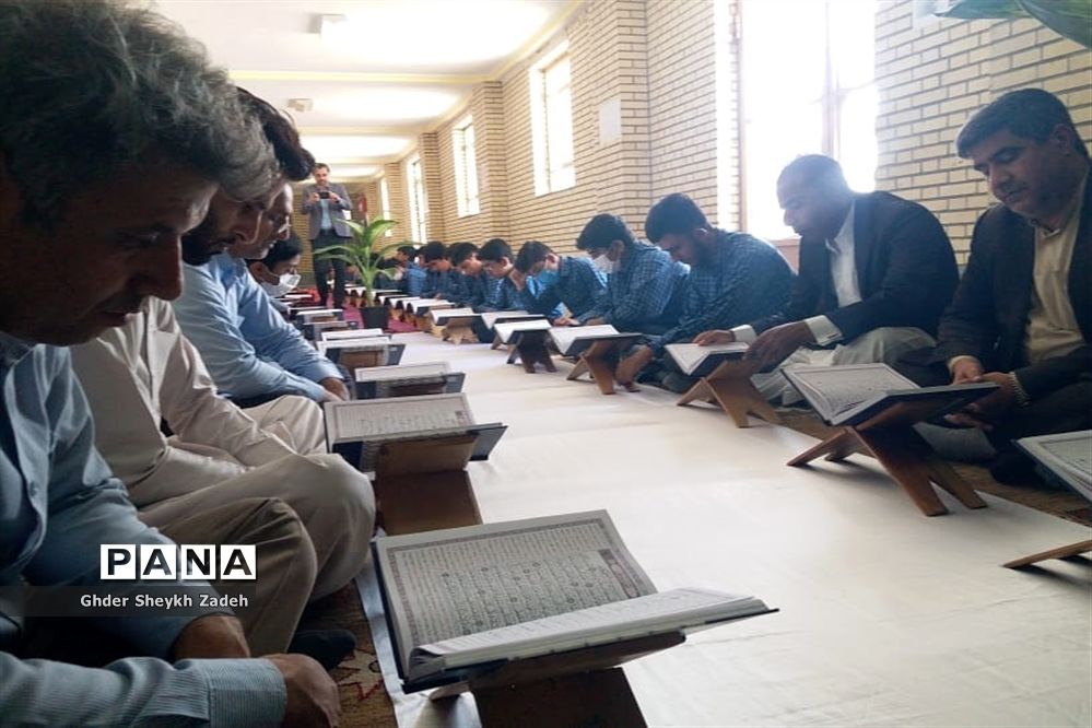 محفل انس با قرآن در دبیرستان فرهنگیان چابهار
