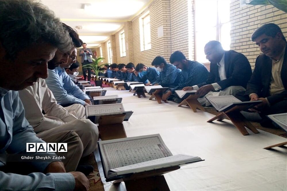 محفل انس با قرآن در دبیرستان فرهنگیان چابهار