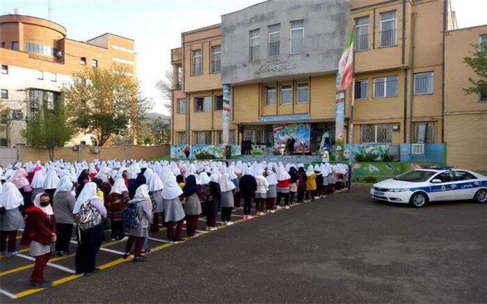 دانش‌آموزان دبستان حاج یدالله کیانی شهرکرد همیار پلیس شدند