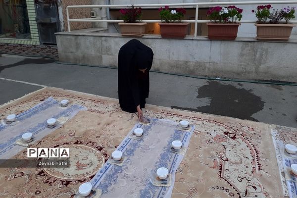 برگزاری ضیافت افطاری، در دبیرستان شاهد امام حسین (ع) منطقه ۱۴