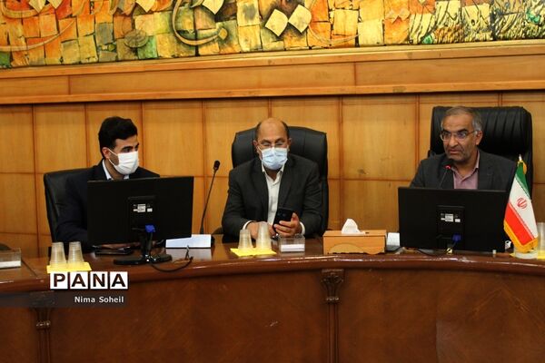 دیدار مدیرکل آموزش و پرورش فارس با جمعی از دانش‌آموزان پیشتاز