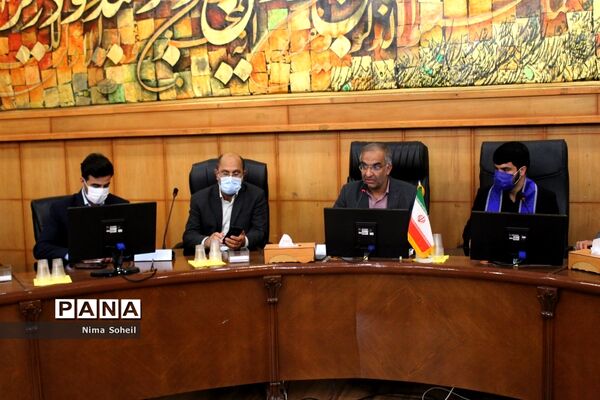 دیدار مدیرکل آموزش و پرورش فارس با جمعی از دانش‌آموزان پیشتاز