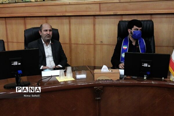 دیدار مدیرکل آموزش و پرورش فارس با جمعی از دانش‌آموزان پیشتاز