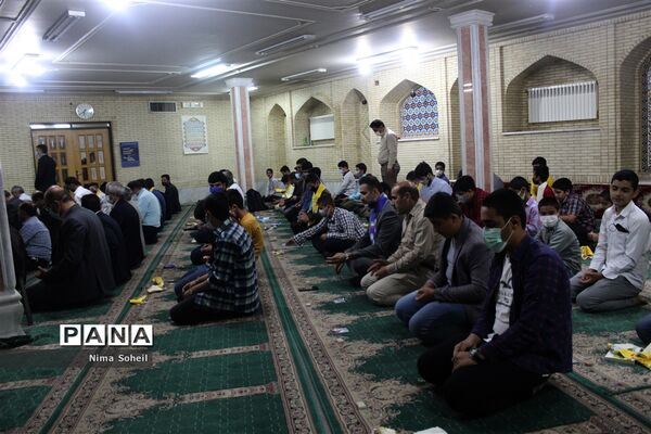 دیدار مدیرکل آموزش و پرورش فارس با جمعی از دانش‌آموزان پیشتاز