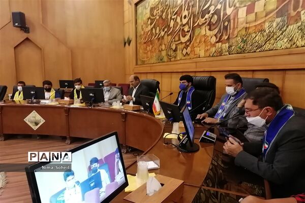 دیدار مدیرکل آموزش و پرورش فارس با جمعی از دانش‌آموزان پیشتاز