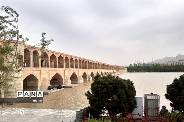 جاری‌شدن آب در زاینده رود