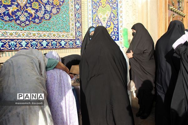 اجتماع بزرگ روزه اولی‌ها و روزه کله‌‍ گنجشکی‌های استان فارس