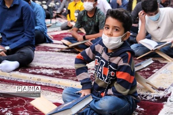 برگزاری مراسم معنوی محفل انس با قرآن دانش‌آموزی در اصفهان