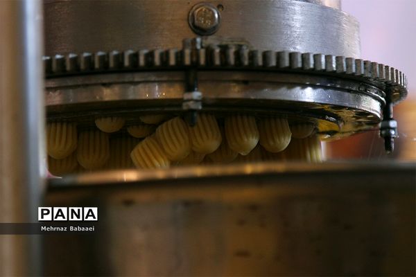 پخت زولبیا و بامیه در ایام ماه رمضان