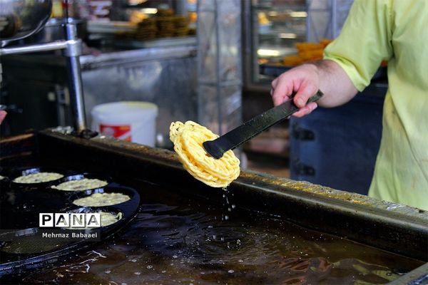 پخت زولبیا و بامیه در ایام ماه رمضان