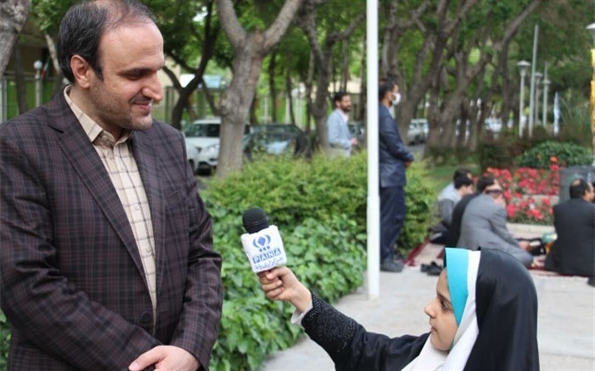 برگزاری جلسات انس با قرآن می‌تواند به نورانی‌شدن قلب دانش‌آموزان منجر شود/ فیلم