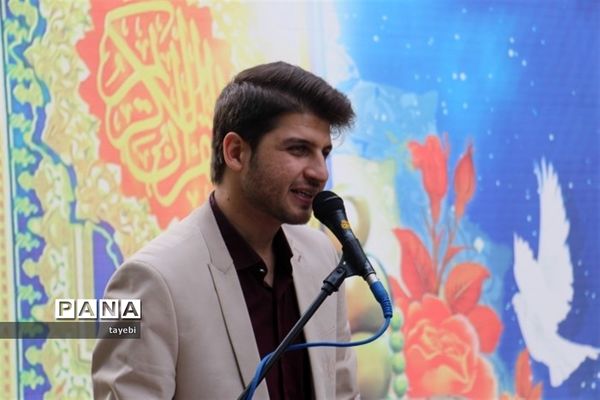 برگزاری محفل معنوی انس با قرآن ویژه مدارس دخترانه اصفهان