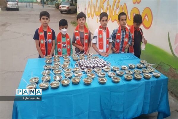 برپایی سفره افطار در موکب‌های افطاری و محفل انس با قرآن مدارس ناحیه 4 شیراز