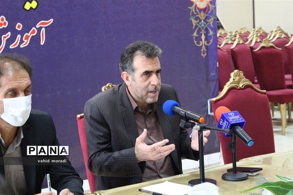 نشست مدیرکل و کارکنان حوزه ستادی آموزش و پرورش کرمانشاه