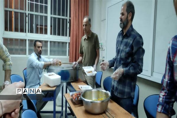 مراسم برگزاری افطاری به‌مناسبت ماه مبارک رمضان در دبیرستان شاهد کیهان  ناحیه 5