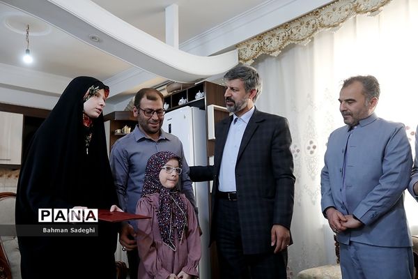 دیدار سرپرست معاونت پرورشی با برگزیدگان مسابقات بین المللی قرآن دانش‌آموزان جهان اسلام