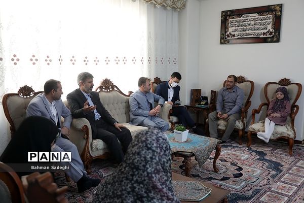 دیدار سرپرست معاونت پرورشی با برگزیدگان مسابقات بین المللی قرآن دانش‌آموزان جهان اسلام