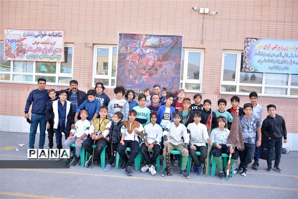 شاهنامه‌خوانی خیابانی دانش‌آموزان دبستان سلمان چرمهین