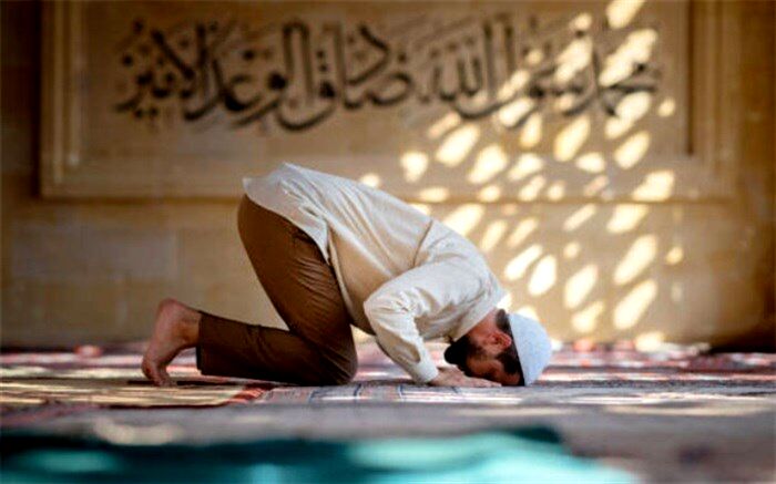 ۴ ویژگی نماز که باعث سعادت ما می‌شود