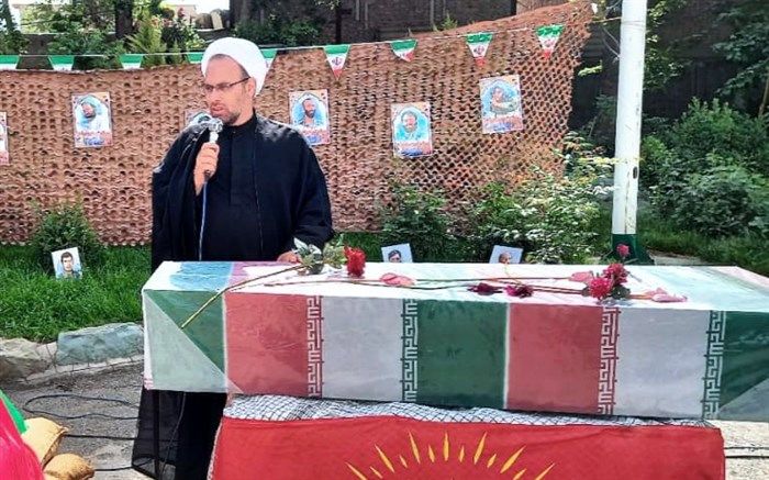 شهدا  چراغ هدایت روشن در زندگی افراد هستند