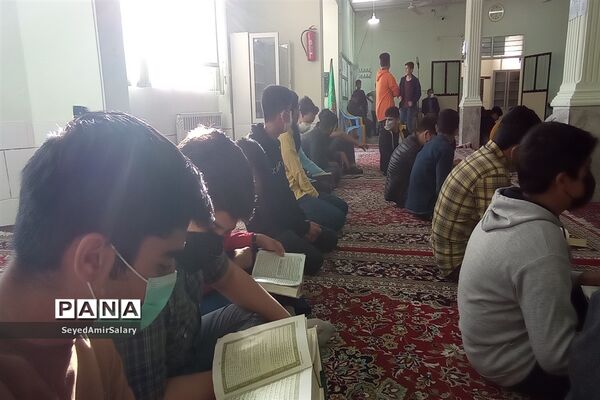 جشن تکلیف دانش‌آموزان دبیرستان پسرانه شاهد امام صادق (ع)کاشمر