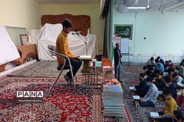 جشن تکلیف دانش‌آموزان دبیرستان پسرانه شاهد امام صادق (ع)کاشمر