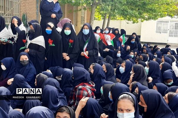 مراسم استقبال دانش‌آموزان از پیکر شهید گمنام در دبیرستان مسلم بن عوسجه  پردیس