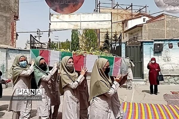مراسم استقبال دانش‌آموزان از پیکر شهید گمنام در دبیرستان مسلم بن عوسجه  پردیس