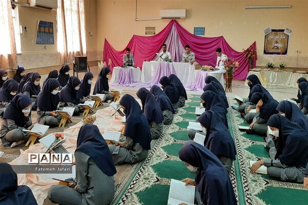 برگزاری محفل انس با قرآن کریم در آموزشگاه سمیه و حضرت آمنه (س) حمیدیه