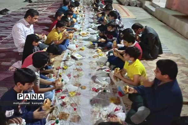 محفل انس با قرآن در شب قدر با حضور دانش‌آموزان بوشهری