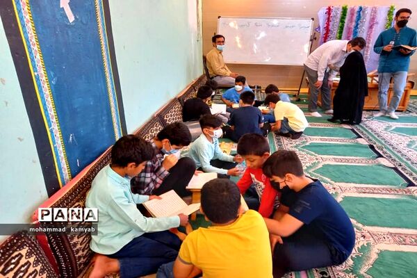 محفل انس با قرآن در شب قدر با حضور دانش‌آموزان بوشهری