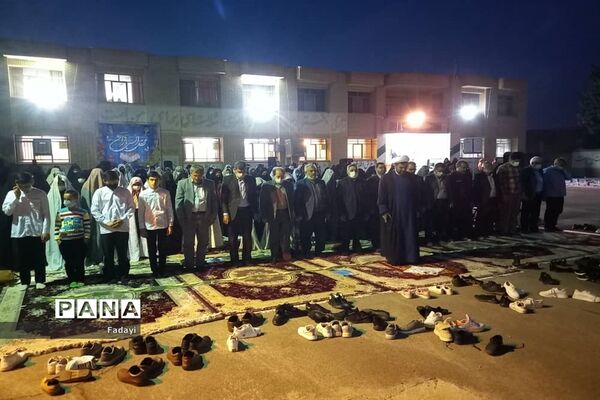 مراسم محفل انس با قرآن دانش‌‌آموزان دختر مدارس متوسطه اول اردستان