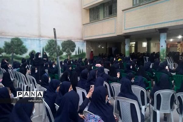 محفل انس با قرآن کریم در مدرسه دخترانه رحمت یک اصفهان