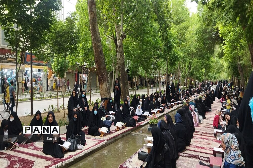 جزءخوانی قرآن کریم در چهارباغ اصفهان