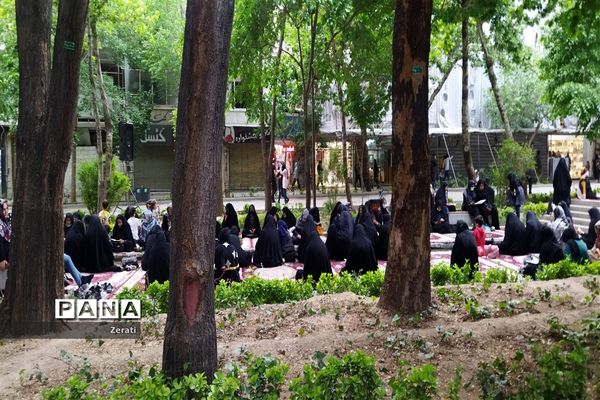 جزءخوانی قرآن کریم در چهارباغ اصفهان