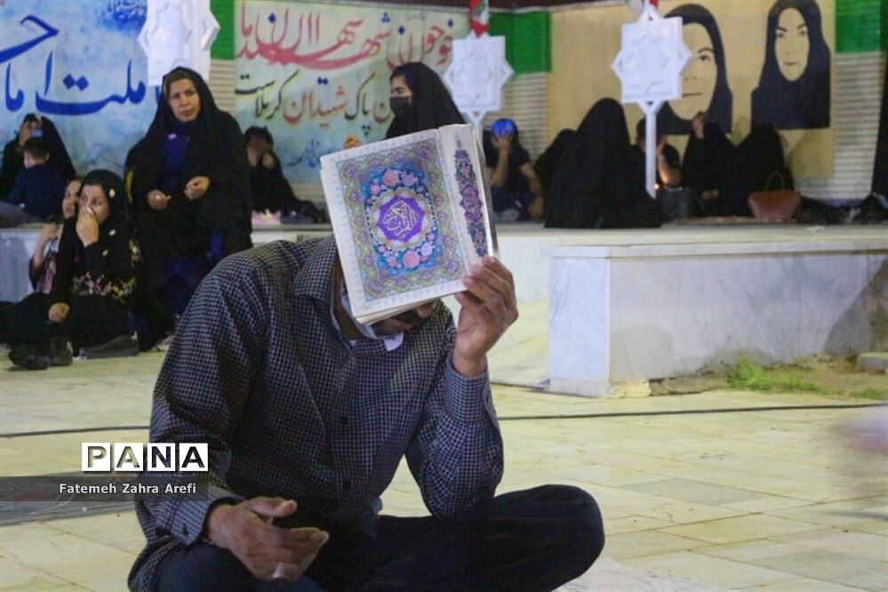 مراسم احیای دومین شب قدر در گلزار شهدای زابل
