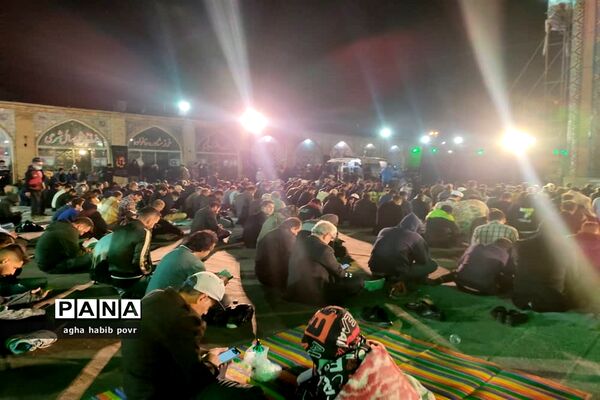 مراسم احیا شب بیست و یکم ماه مبارک رمضان در امامزاده حسین (ع) قزوین