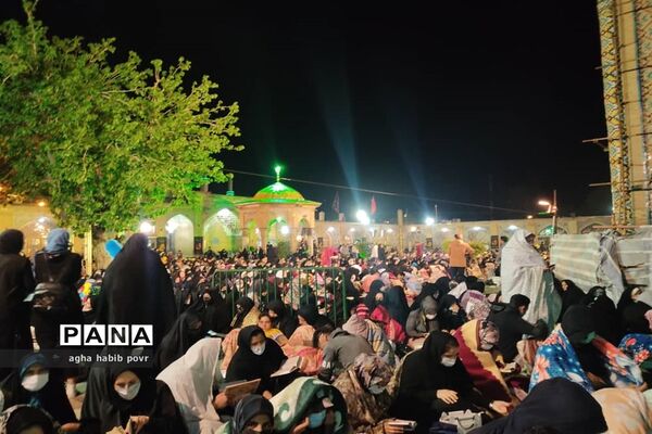 مراسم احیا شب بیست و یکم ماه مبارک رمضان در امامزاده حسین (ع) قزوین