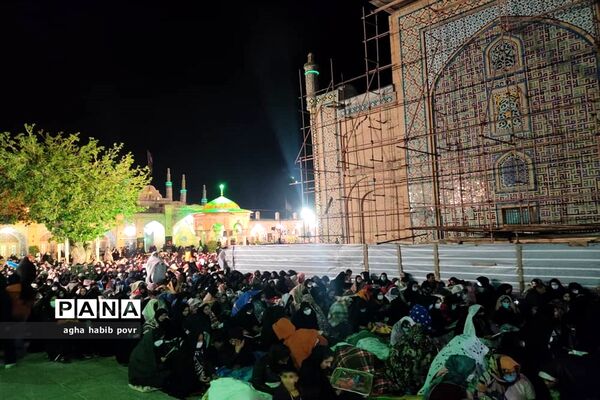 مراسم احیا شب بیست و یکم ماه مبارک رمضان در امامزاده حسین (ع) قزوین