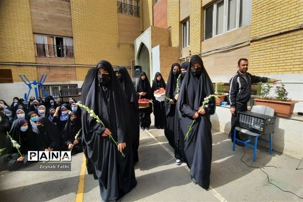 تشییع پیکر مطهر شهید گمنام در دبیرستان شاهد امام حسین (ع) منطقه ۱۴