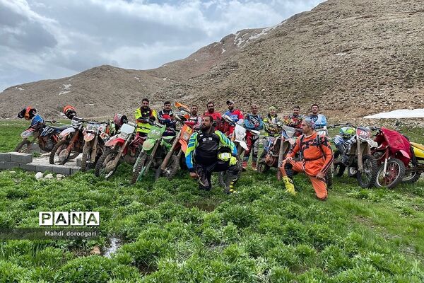 مانور تیم موتور سواری رودهن به مناسب زمین پاک
