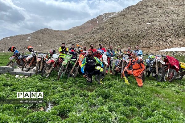 مانور تیم موتور سواری رودهن به مناسب زمین پاک