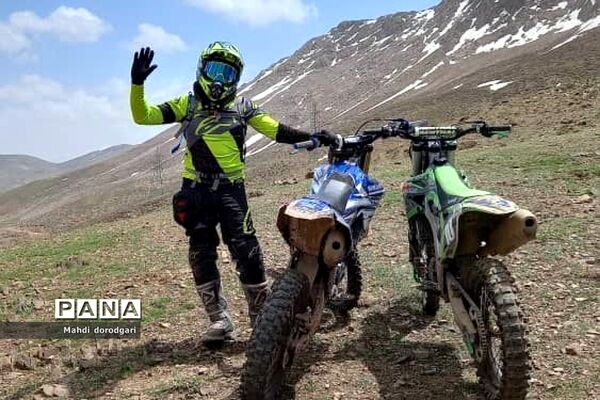 مانور تیم موتور سواری رودهن به مناسب زمین پاک