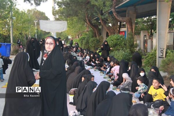 مراسم افطاری دانش‌آموزان آموزش و پرورش شهرری در گلزار شهدای تهران