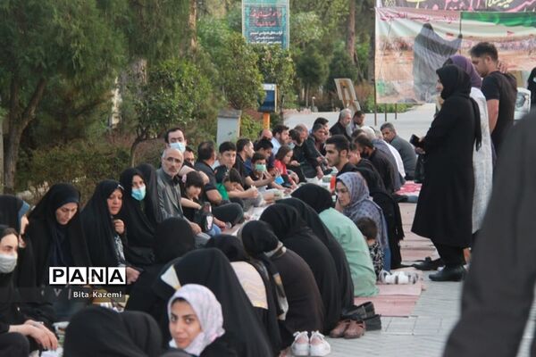 مراسم افطاری دانش‌آموزان آموزش و پرورش شهرری در گلزار شهدای تهران