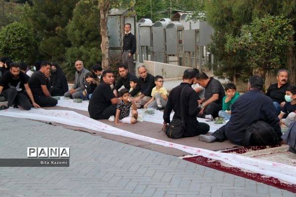 مراسم افطاری دانش‌آموزان آموزش و پرورش شهرری در گلزار شهدای تهران