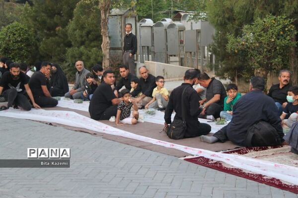 مراسم افطاری دانش‌آموزان آموزش و پرورش شهرری در گلزار شهدای تهران